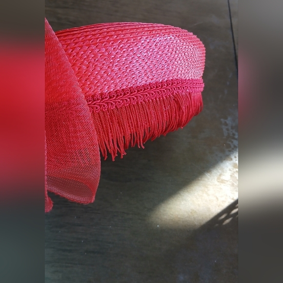 Vintage Woman’s Red Rose Cocktail Fascinator Pillbox Hat Millinery Netting Bow - Picture 8 of 11